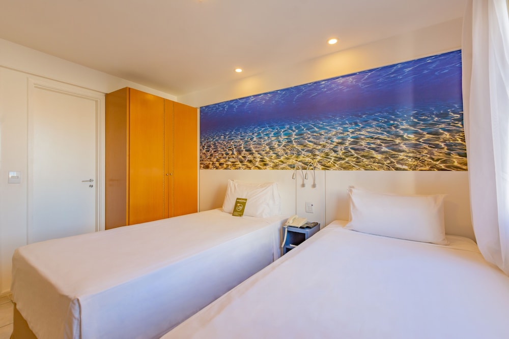STANDARD, TWIN BEDS, KITCHEN