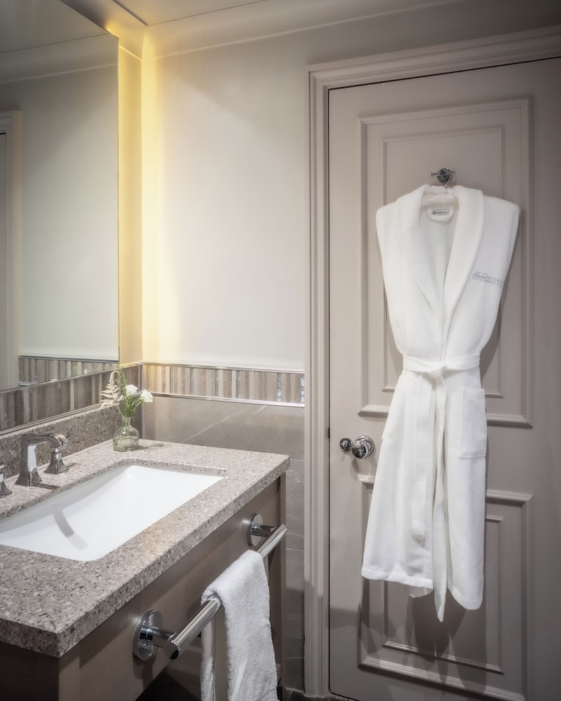 New Hall Hotel Spa 48/50