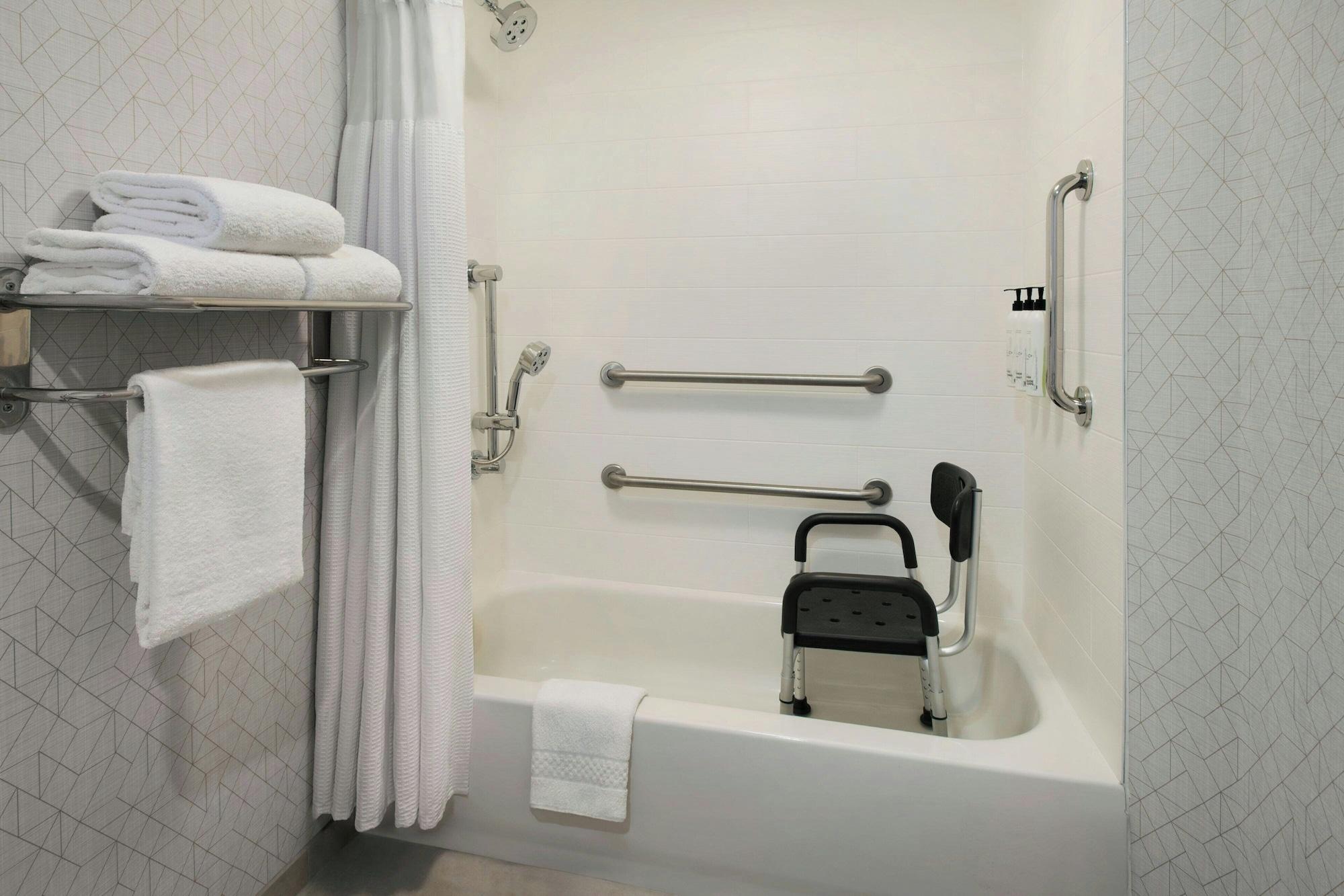 Suite, Multiple Beds, Accessible، Springhill Suites Pittsburgh Mills 4/7