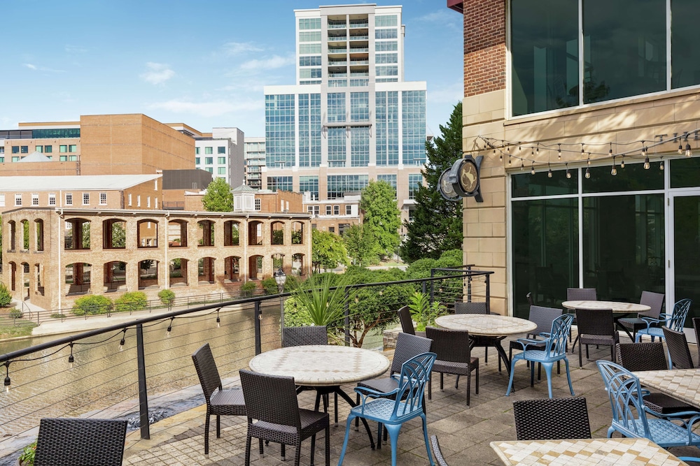 Hampton Inn & Suites Greenville Downtown RiverPlace 44/52