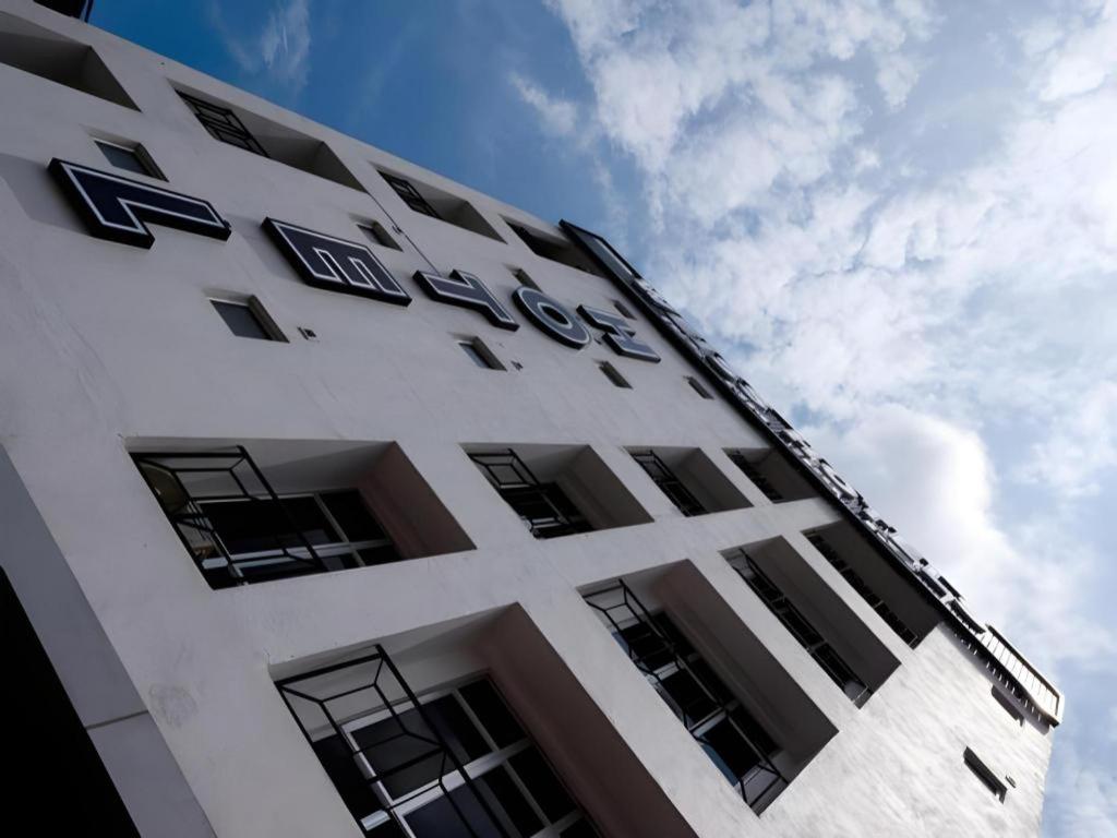 Weiss Hotels Kepong Baru 1/35