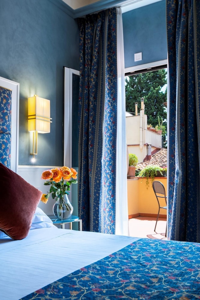 غرفة ثلاثية بسرير مزدوج بشرفة مع أريكة، Rivoli Boutique Hotel 7/10