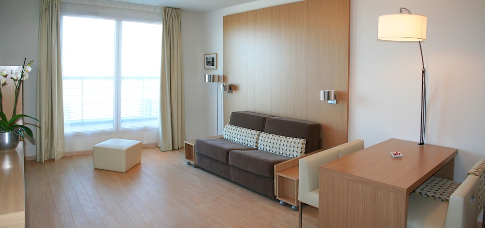 Residhome Carrieres La Defense 45/67