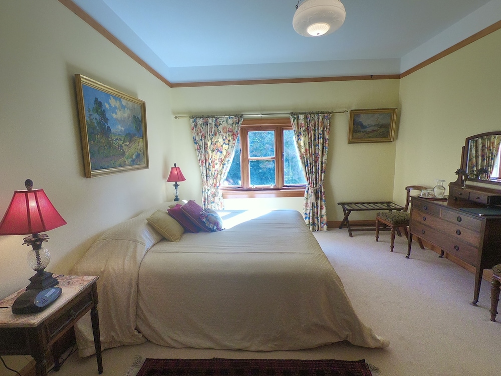 GUNYAH COUNTRY ESTATE 10/50