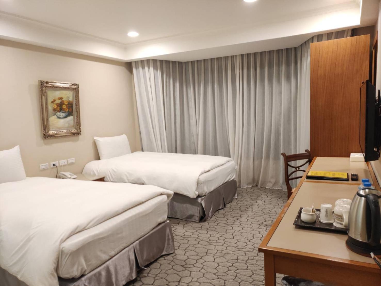 Apollo Hotel 32/83