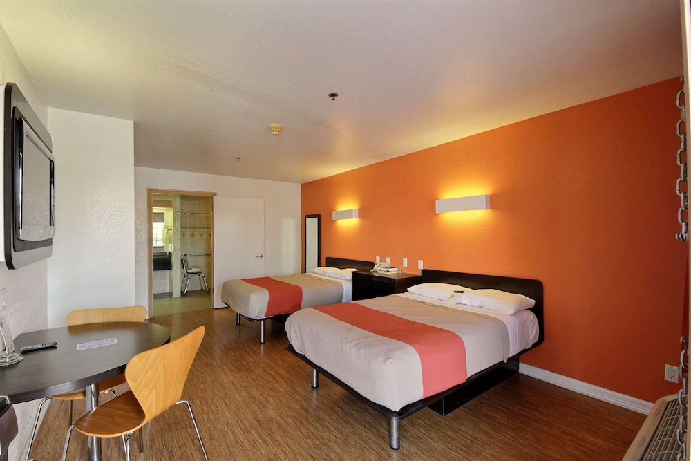 Motel6 Edinburg, TX 19/49