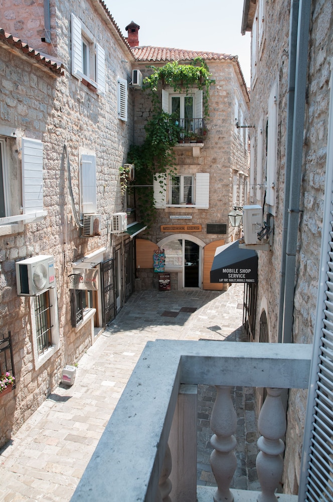 Astoria Budva 57/59