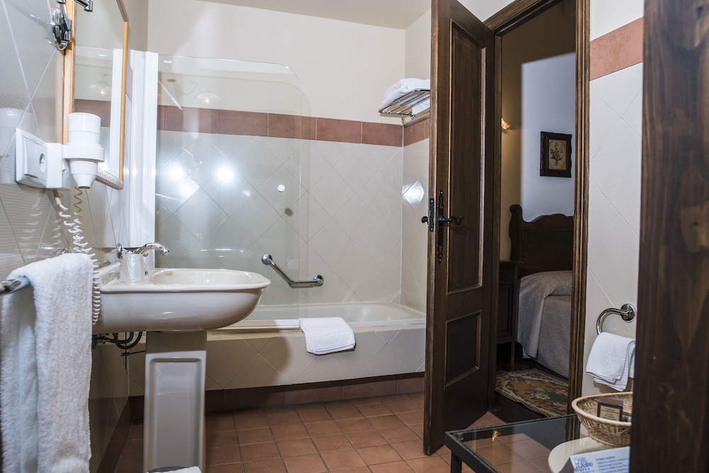 Hotel Monumento Pazo do Castro 49/50