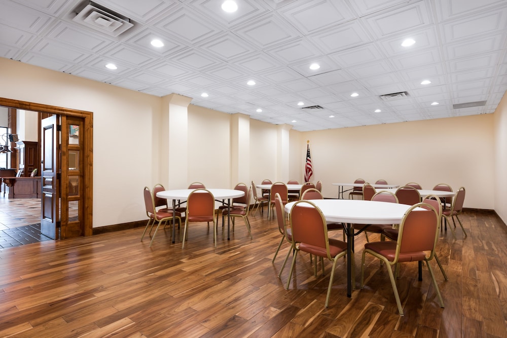 Lodge Of The Ozarks 51/65