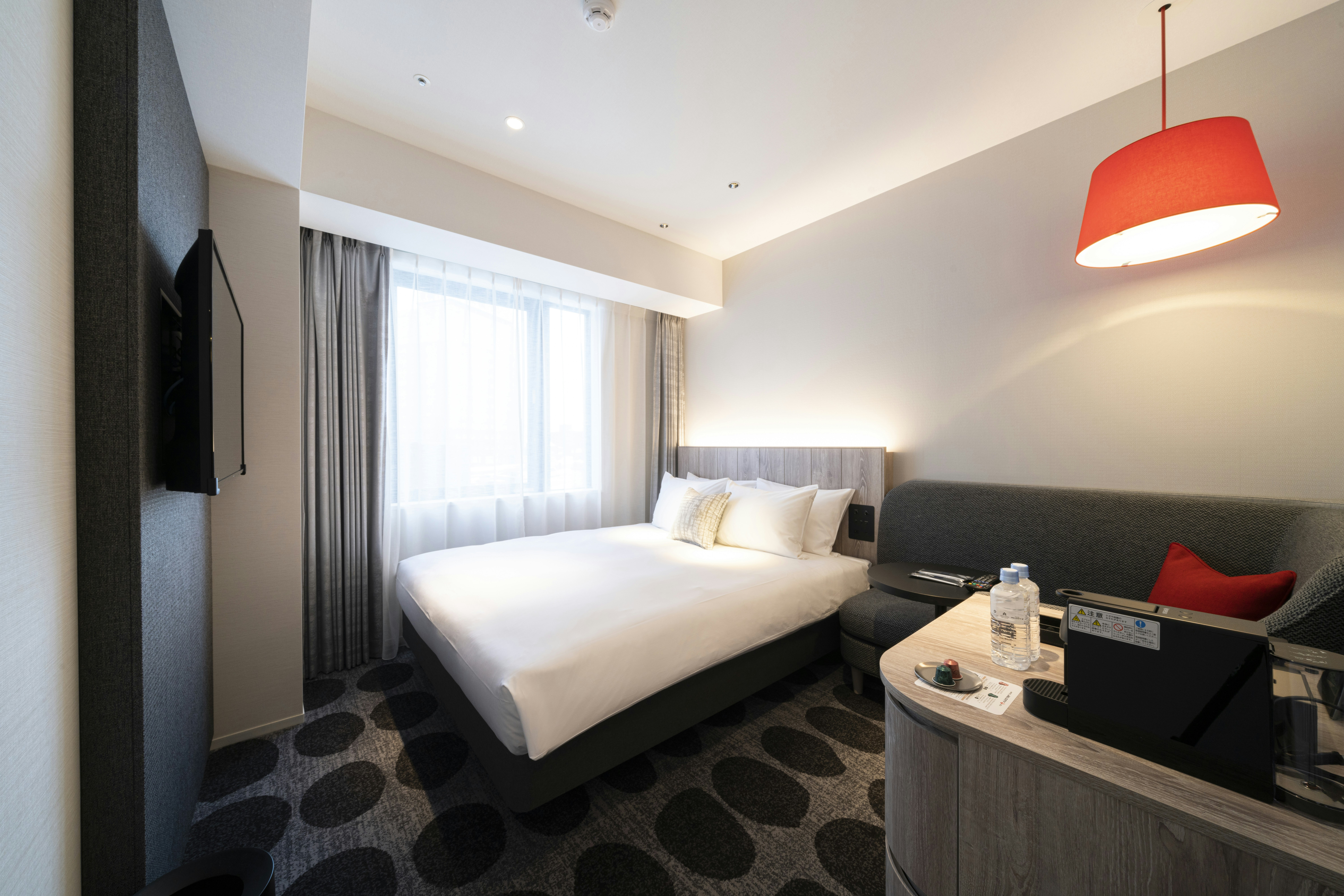 Moderate, Queen Bed