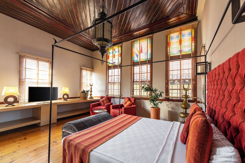 HONEYMOON, OTTOMAN, SUITE