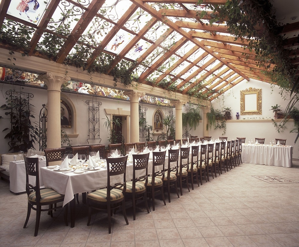 Green Garden Hotel 55/64