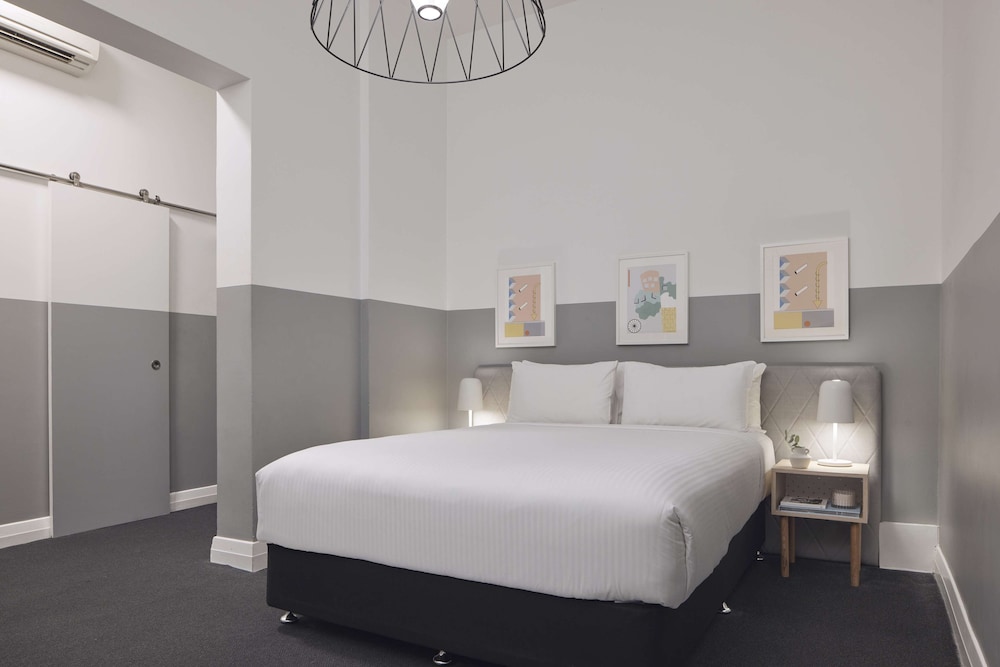 Ultimo, Triple, 1 Queen and 1 Single Bed