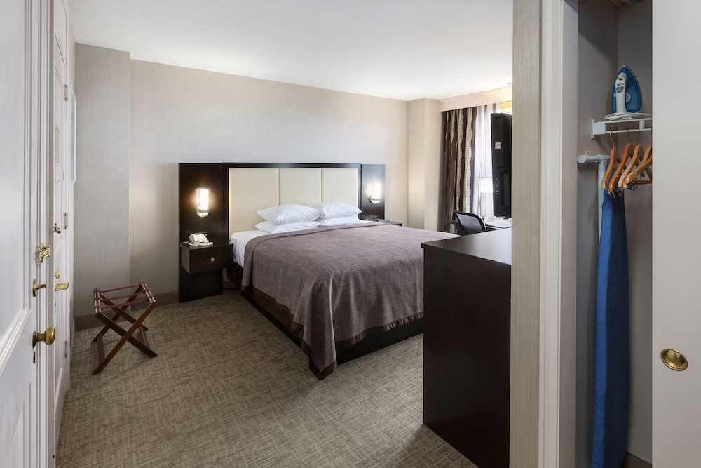 DELUXE, KING BED, BAY VIEW