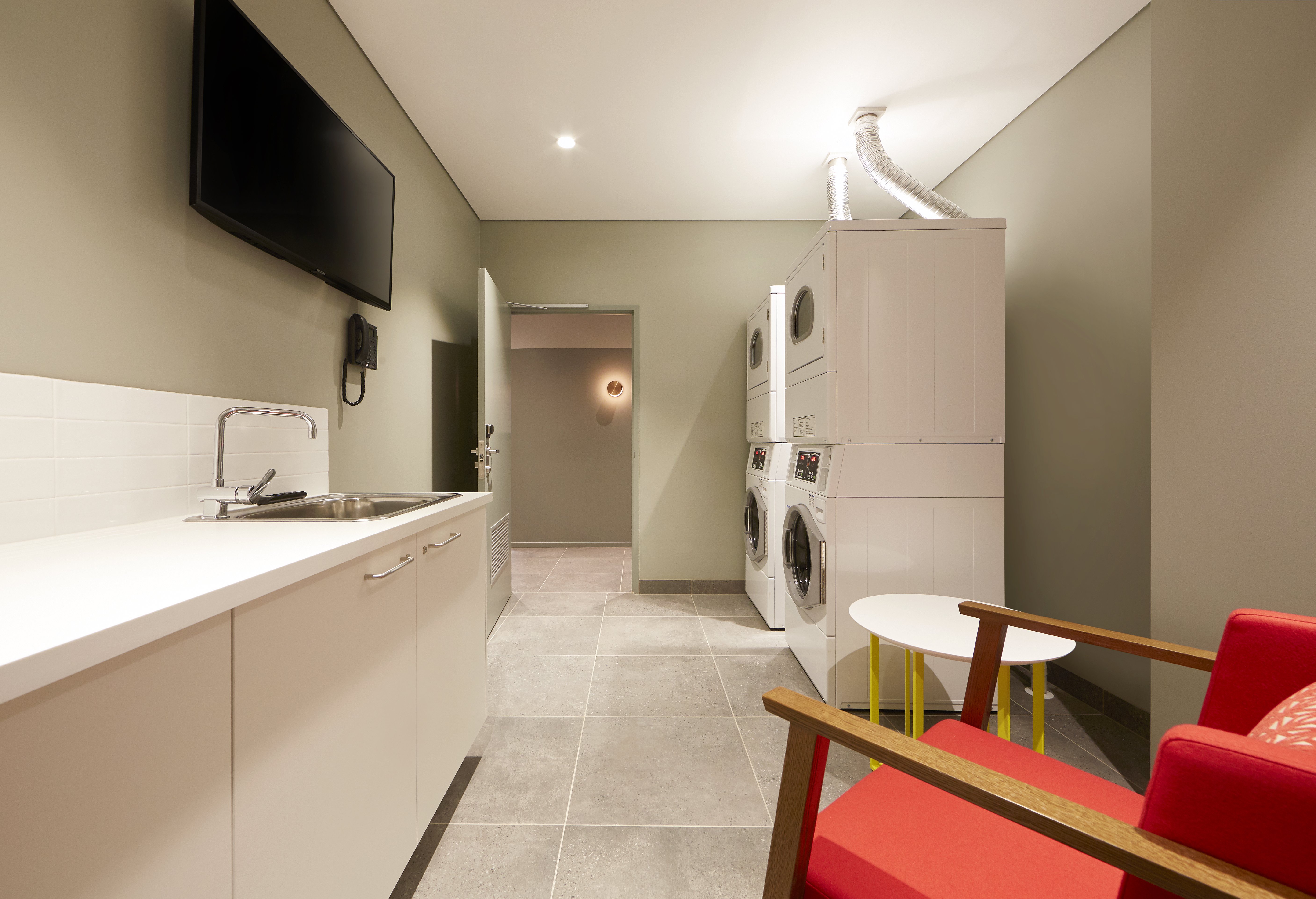 HOLIDAY INN EXPRESS NEWCASTLE 43/63