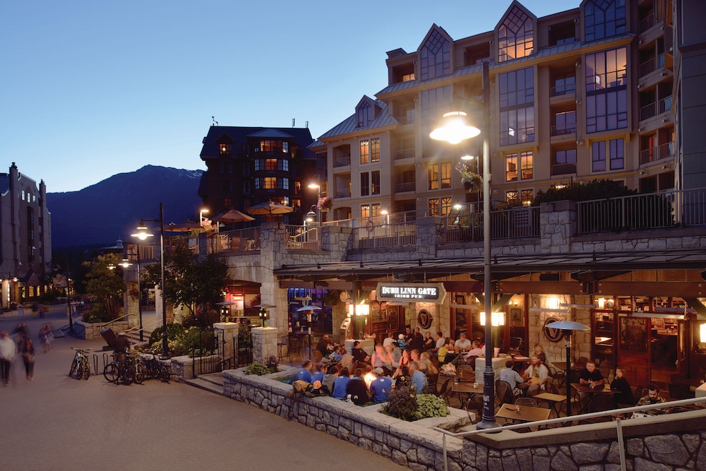 Pan Pacific Whistler Mountainside 6/44
