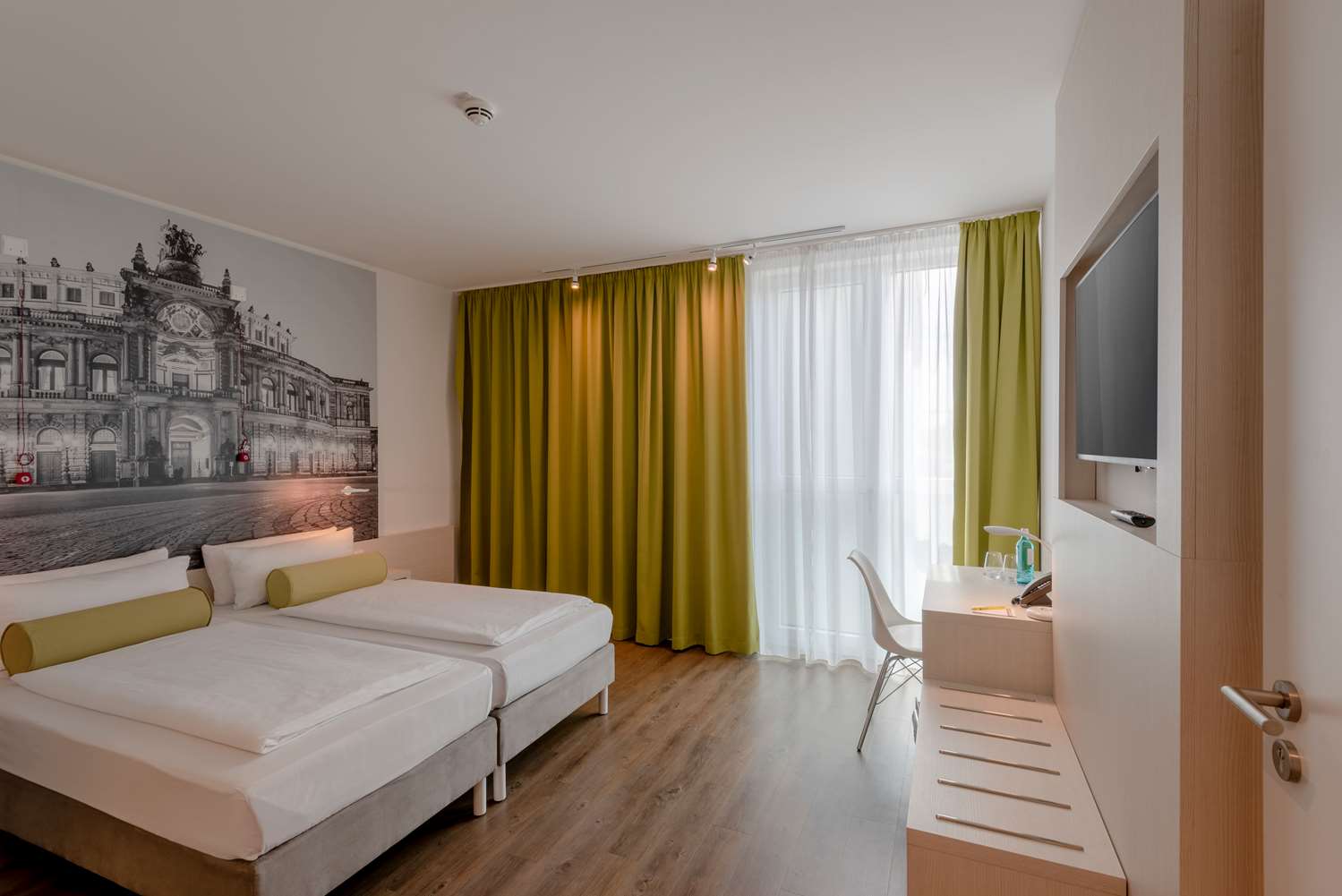 Super 8 By Wyndham Dresden 8/36