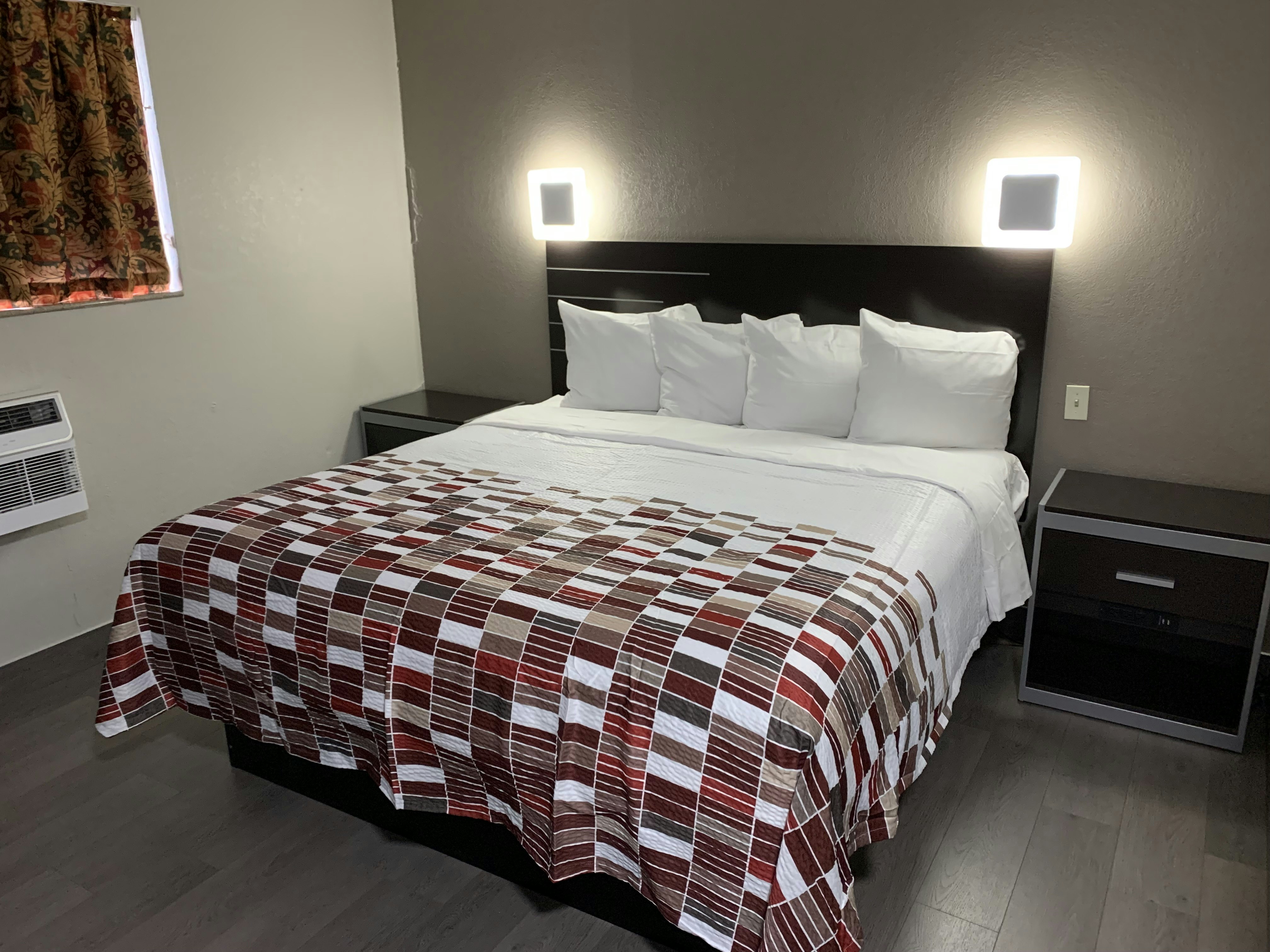 Deluxe, King Bed, Accessible