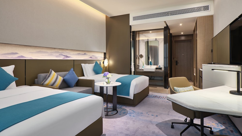 Crowne Plaza Wuhan Development Zone 33/82