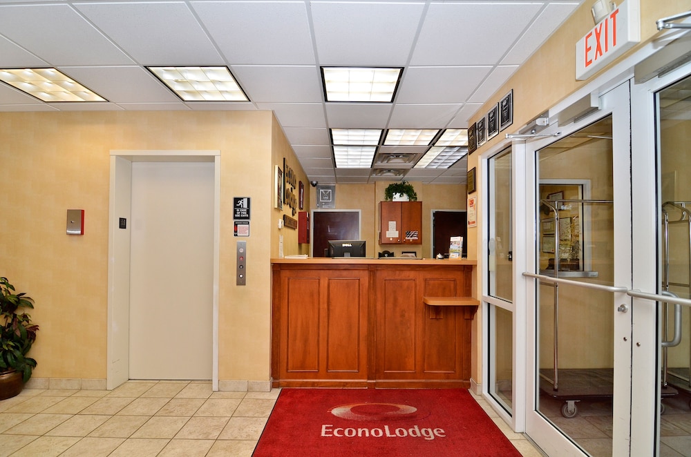 Econo Lodge Valdosta Mall Area 10/33