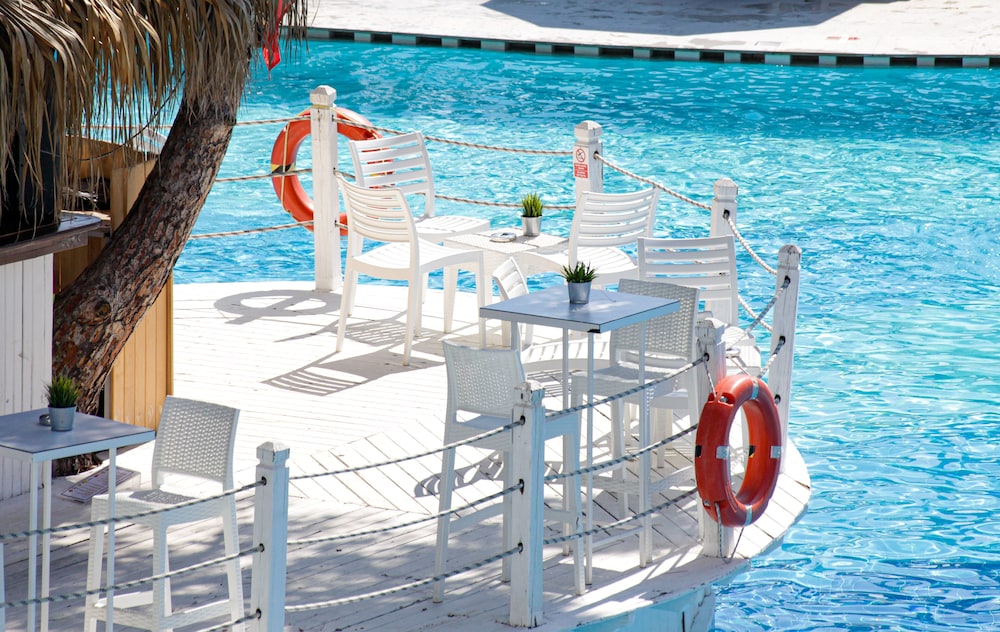Catamaran Resort Hotel 61/71