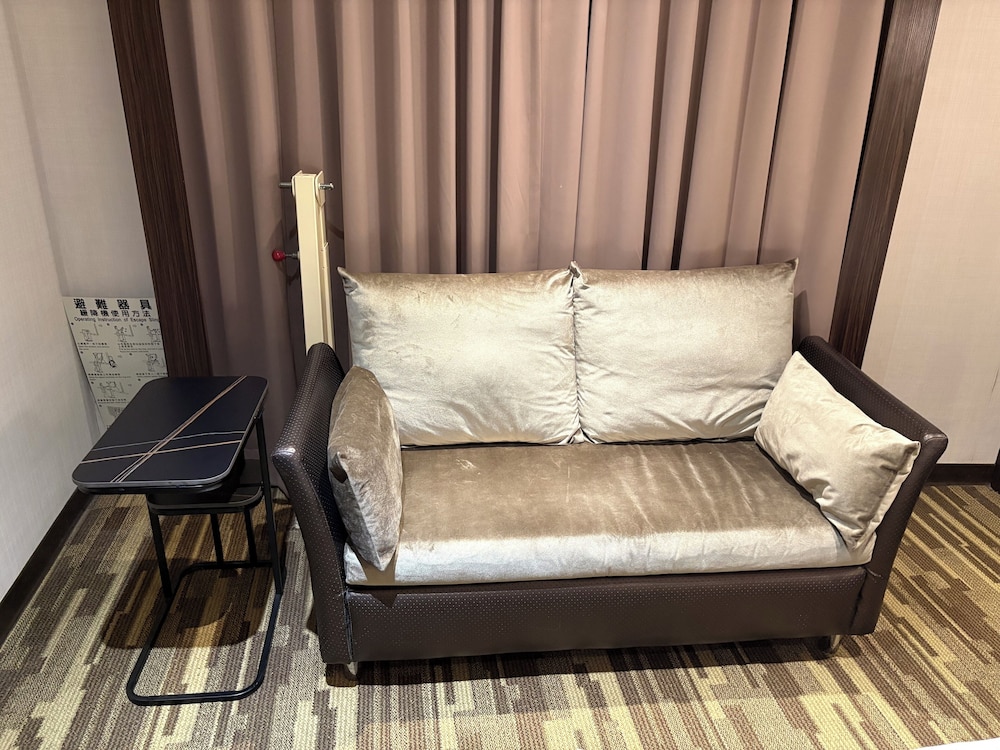 Grace Hotel 30/50