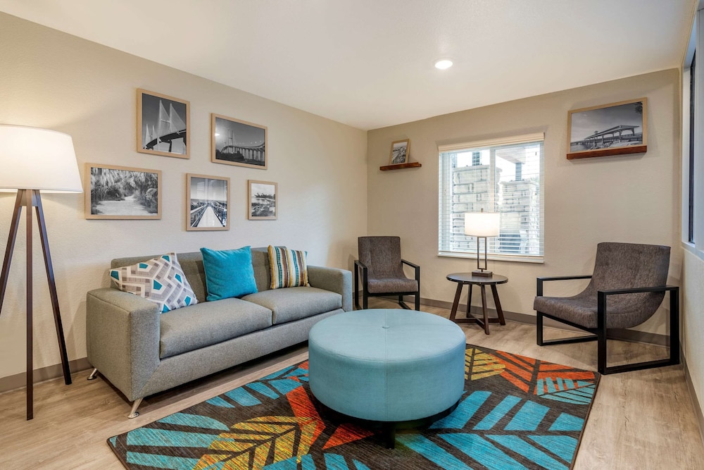 WoodSpring Suites Brunswick 24/31