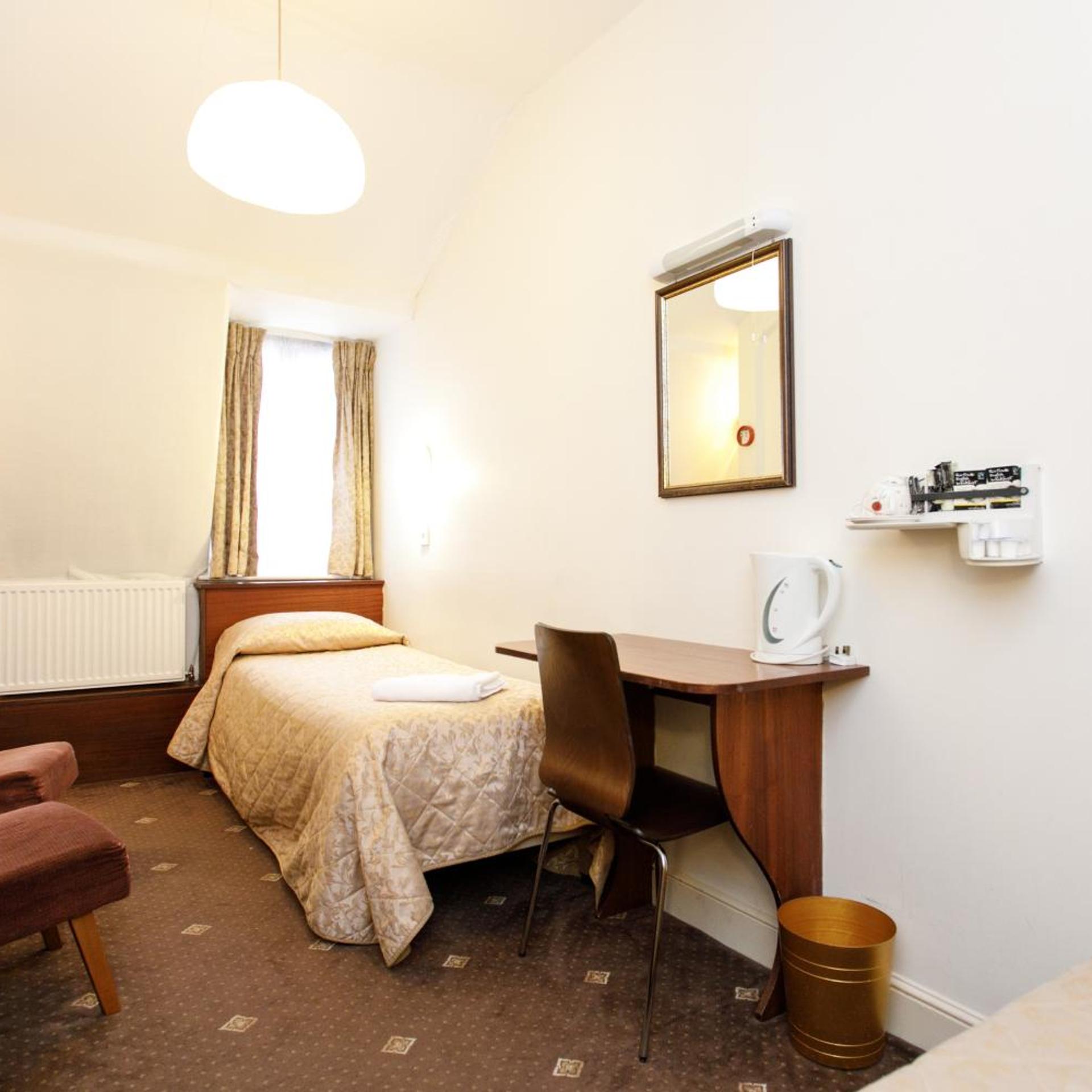 Room, Twin Beds, Shared Bathroom