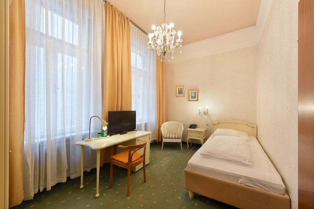 Hotel Pension Baronesse 28/45
