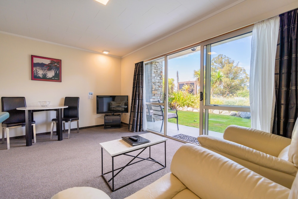 Fiordland Lakeview Motel and Apartments 47/67
