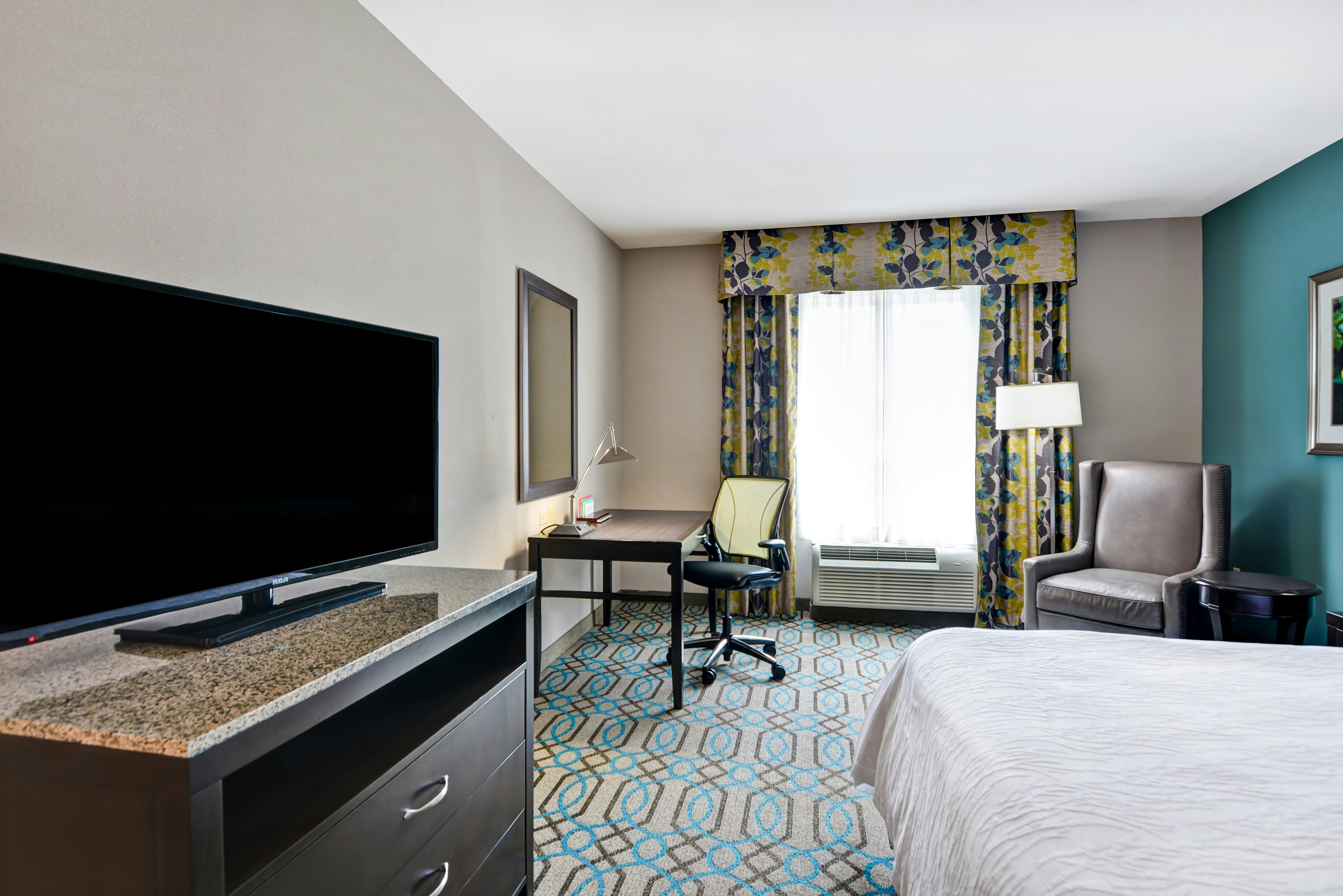 1 BEDROOM, APARTMENT, KING BED
