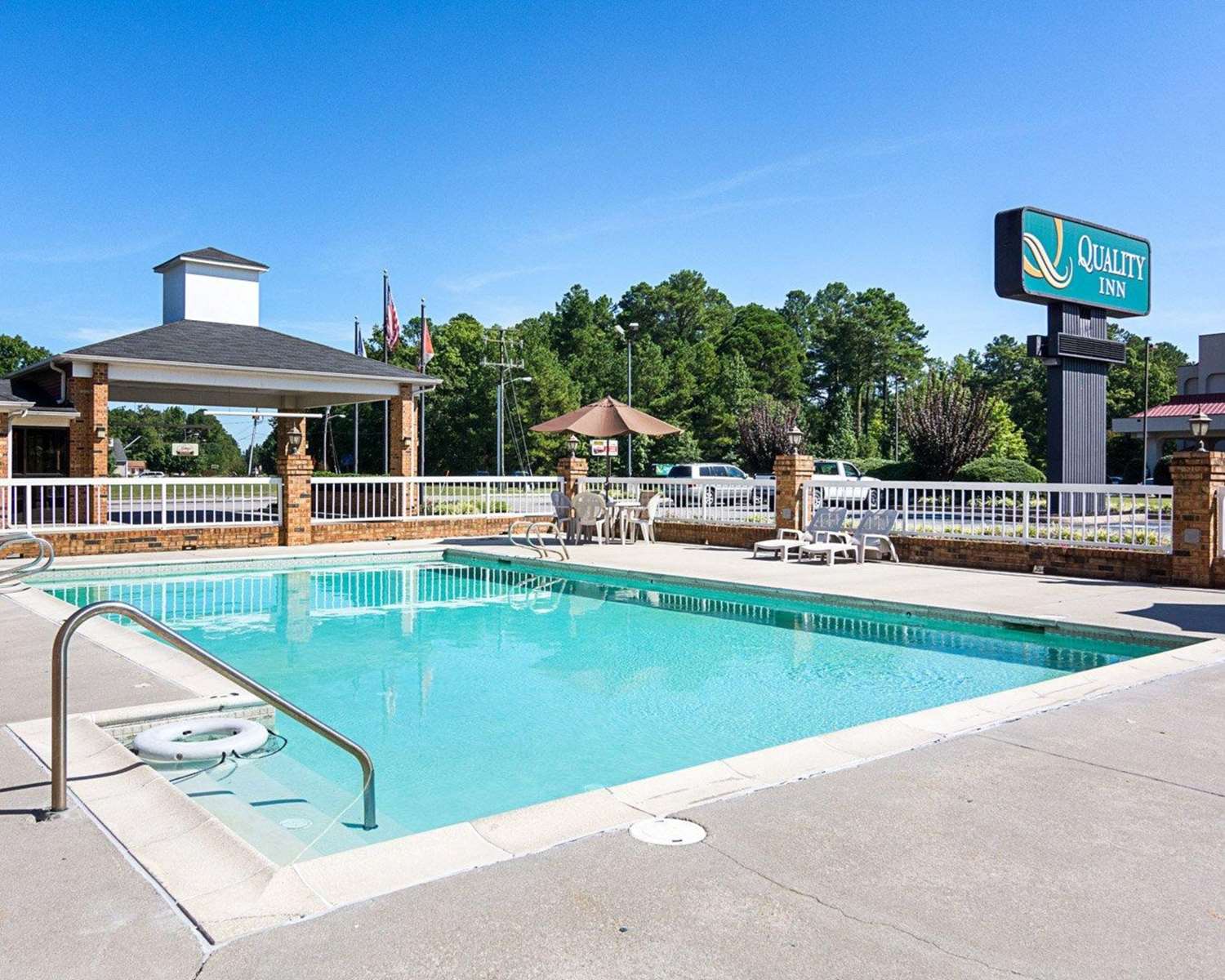 Quality Inn Petersburg Fort Lee Area 7/25