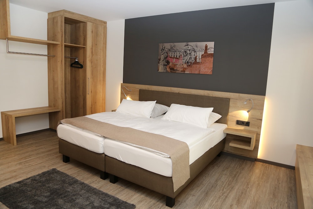 HOTEL LINDLEINSMUHLE 9/61