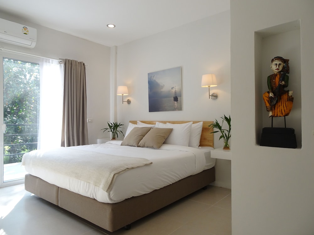 Isara Khao Lak 18/50