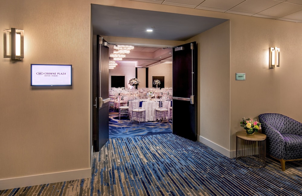 CROWNE PLAZA BOSTON - WOBURN 21/80