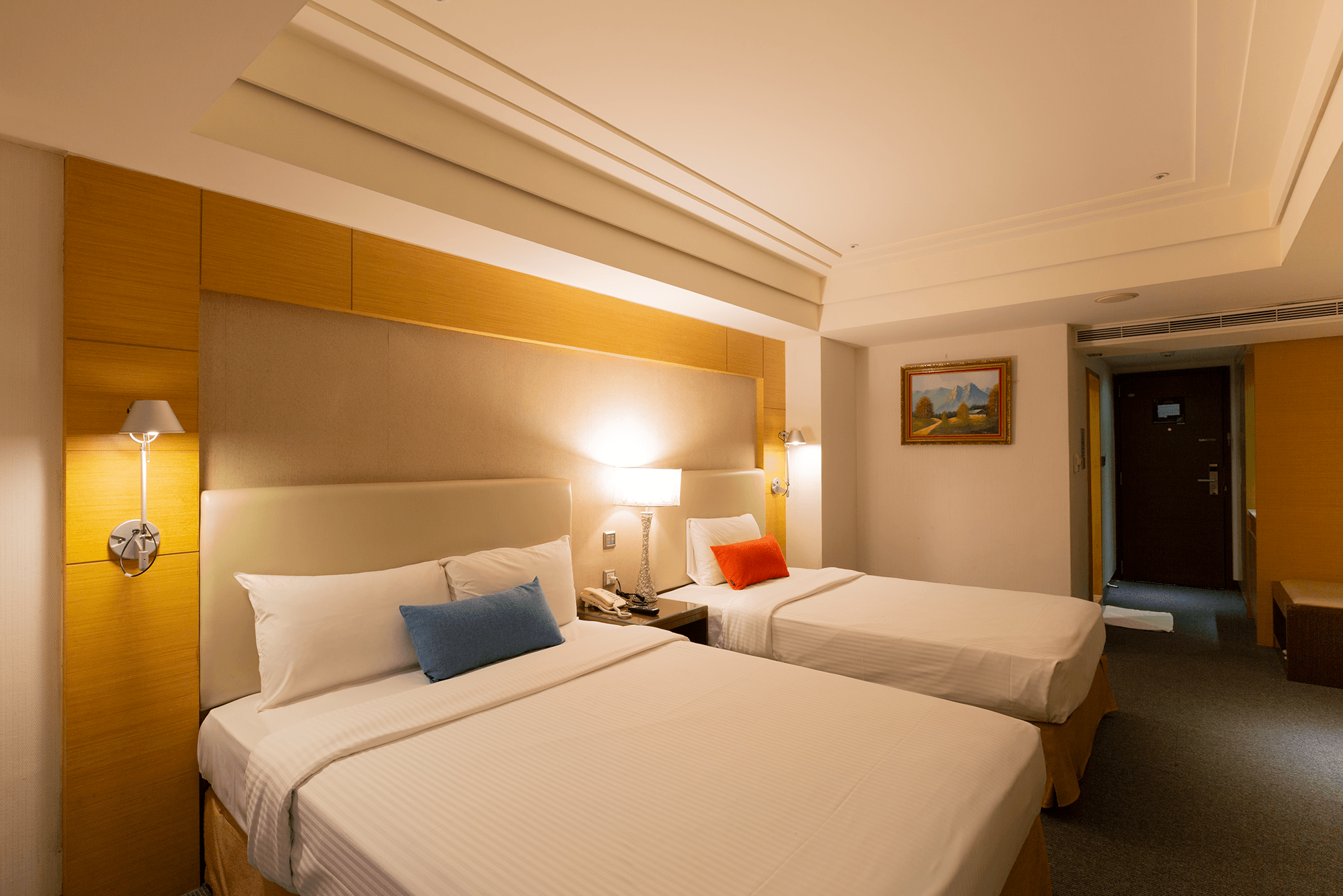 غرفة ثلاثية، EVER DELIGHTFUL BUSINESS HOTEL 2/2