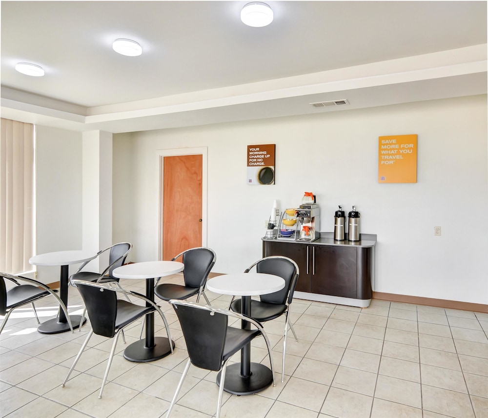 Motel6 Lindale, TX 26/34