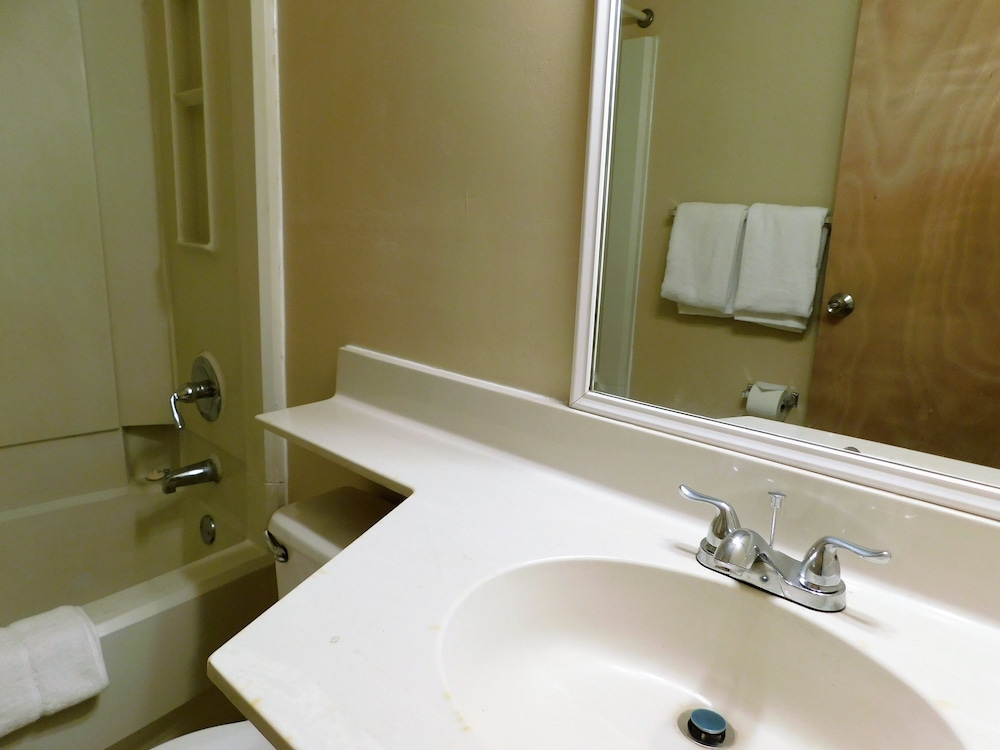 APM Inn & Suites 21/54