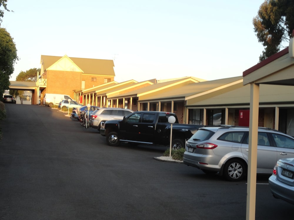 Victoria Lodge Motor Inn And Apartments 47/51