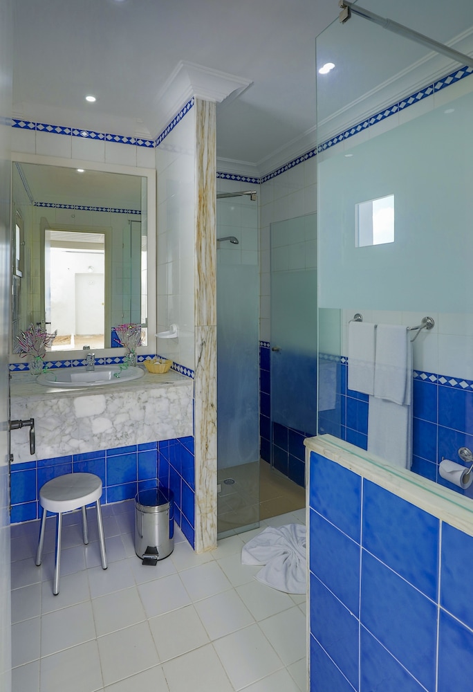 Hari Club Beach Resort 103/103