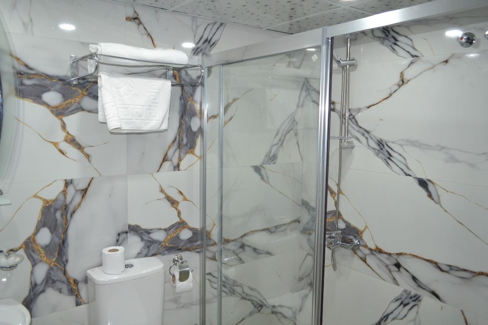 Adana Kucuksaat Hotel 36/37