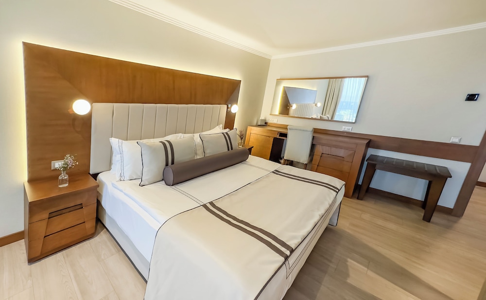 EXECUTIVE, SUITE