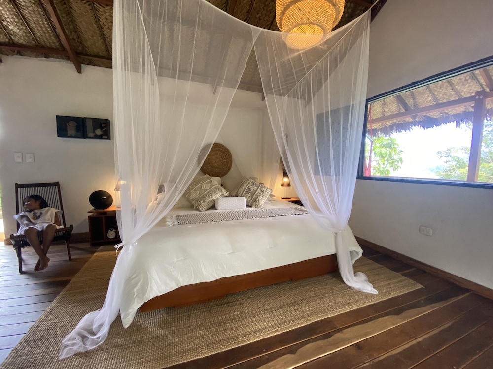 DELUXE, KING BED, WATERFALL VIEW