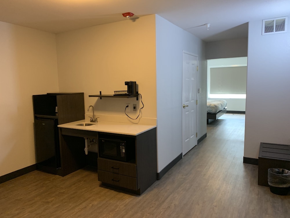 Hawthorn Extended Stay by Wyndham Hobbs 6/50