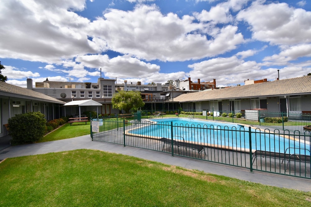 Townhouse Motel Cowra 53/56