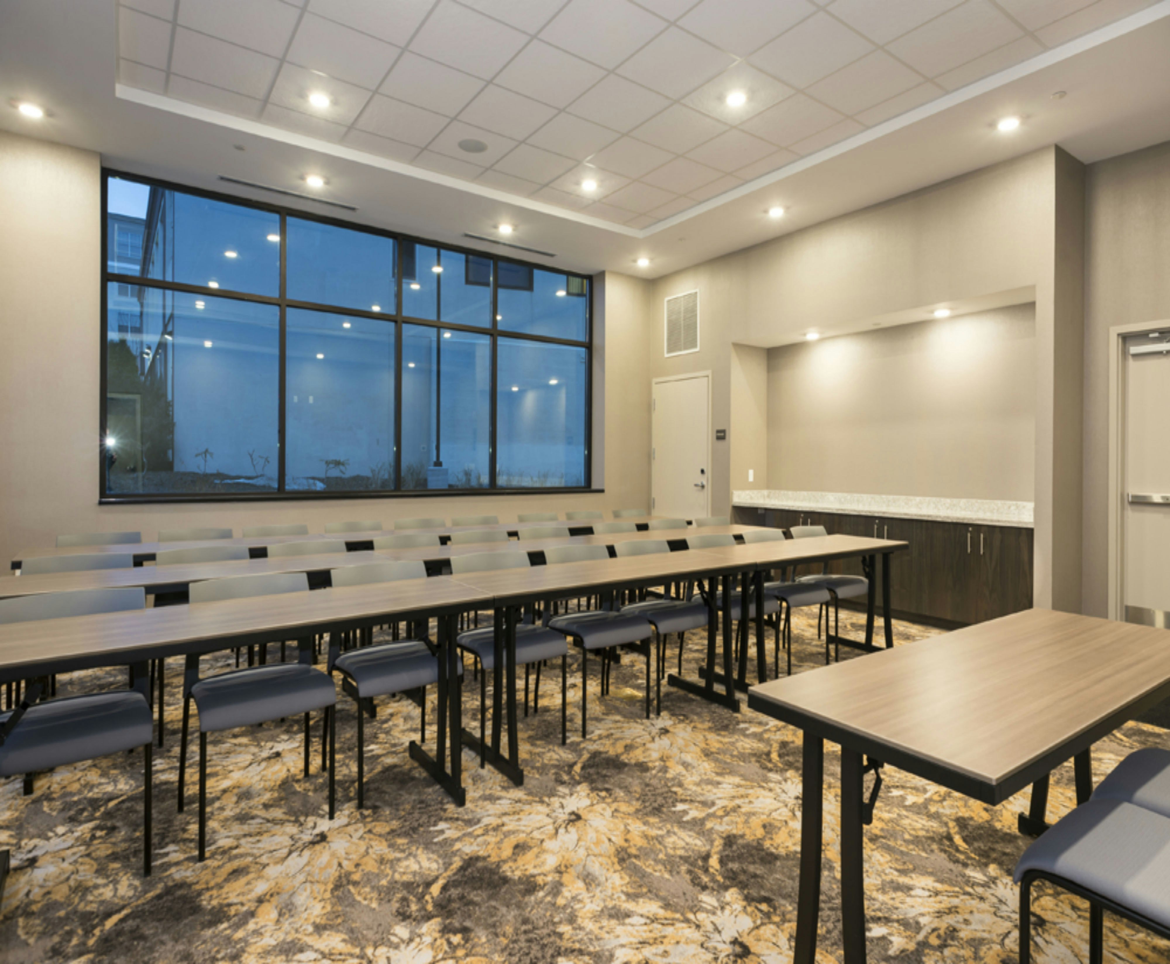 Hampton Inn Suites Minneapolis University Area Mn 12/20