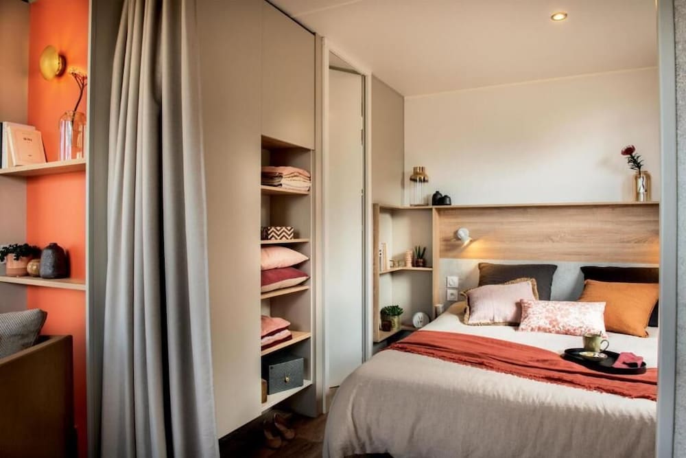 Mobile Home, Premium, Queen Bed