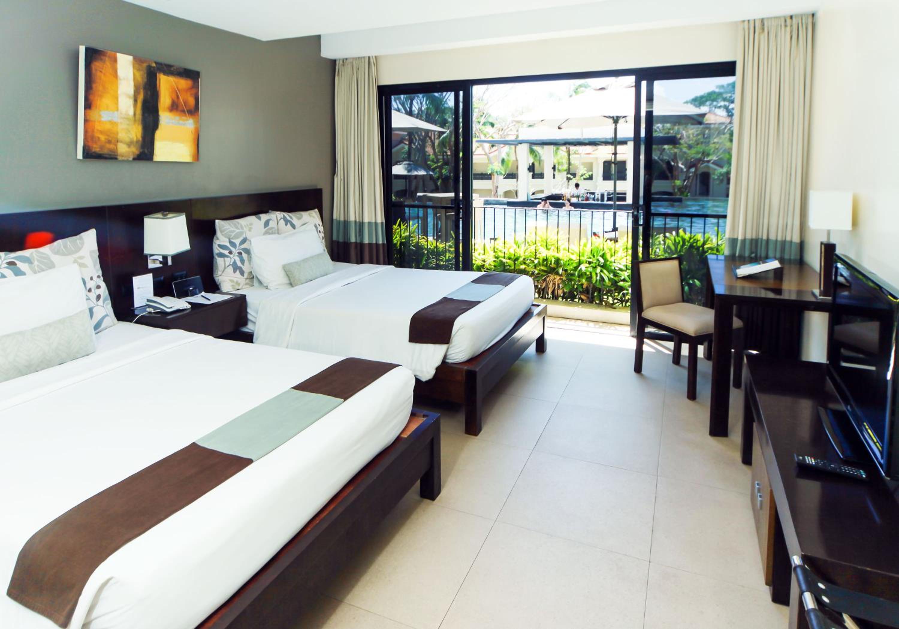 غرفة بريميير بإطلالة على المسبح، Fairways And Bluewater Newcoast Boracay 9/10