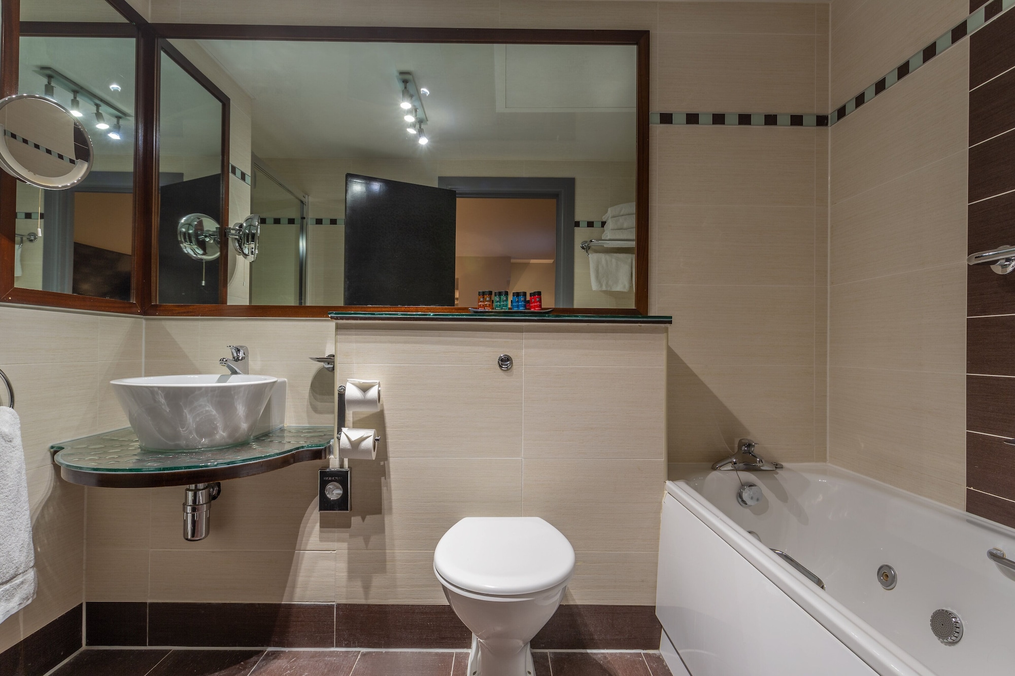 Junior Suite, King Bed, Park View, Crowne Plaza Dublin Airport 6/7