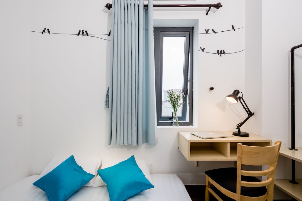 Fedora Hostel 25/35